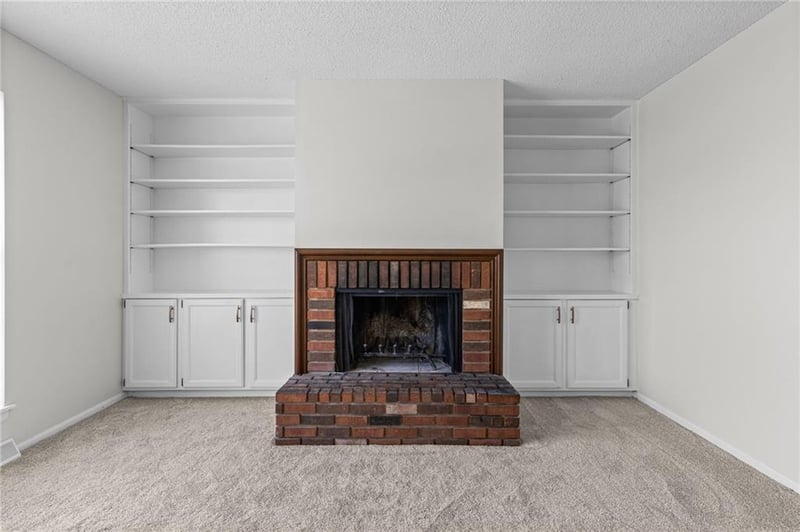 6500 E 128th St, Grandview, MO 64030