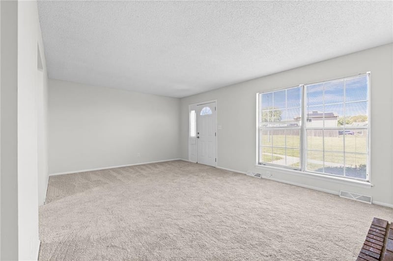6500 E 128th St, Grandview, MO 64030