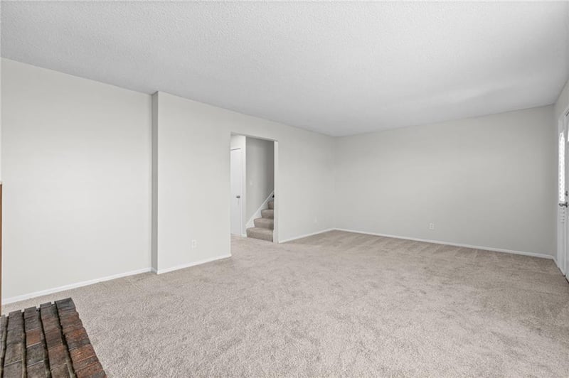6500 E 128th St, Grandview, MO 64030