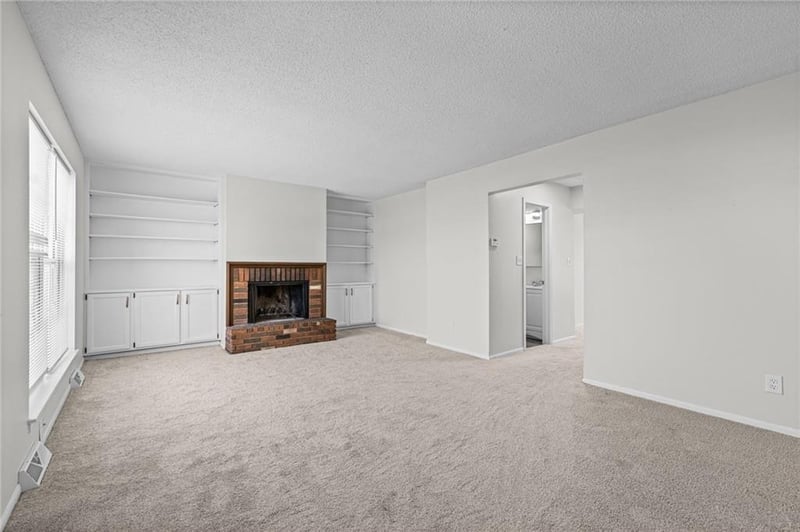 6500 E 128th St, Grandview, MO 64030