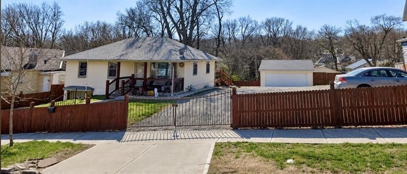 406 Elmwood Ave, Kansas City, MO 64124