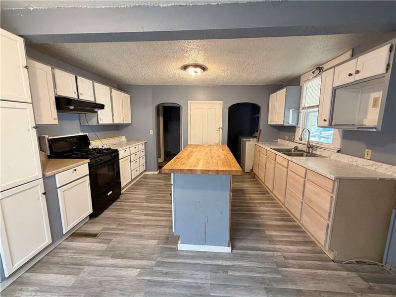 301 N High St, Butler, MO 64730