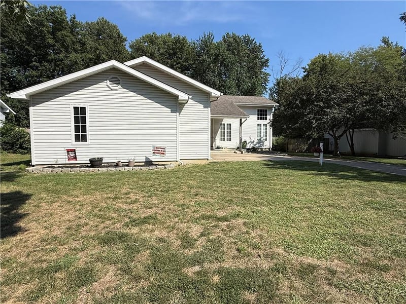 510 S Dyer St, Odessa, MO 64076