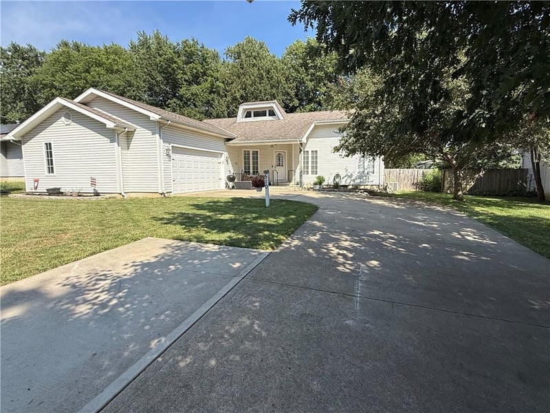 510 S Dyer St, Odessa, MO 64076
