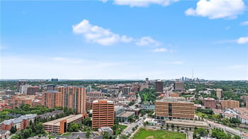 5038 Walnut St, Kansas City, MO 64112