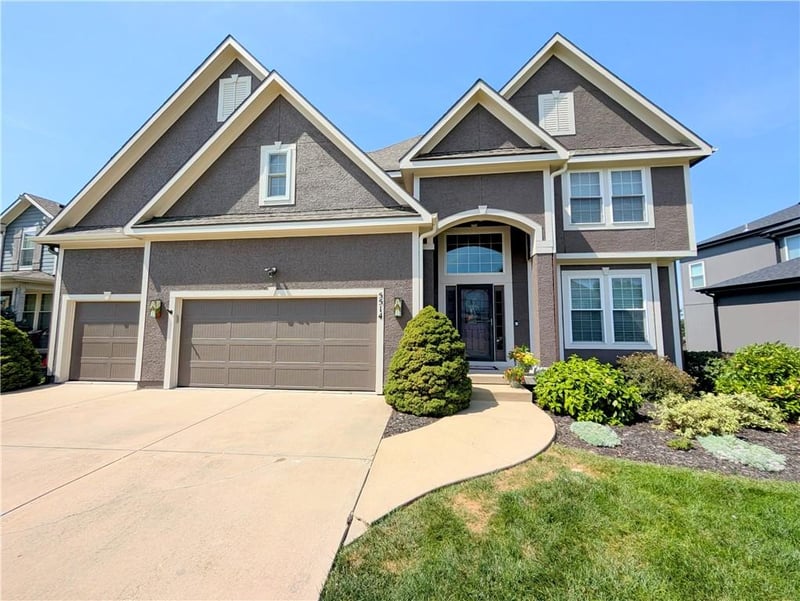 5514 Hilltop Dr, Shawnee, KS 66226