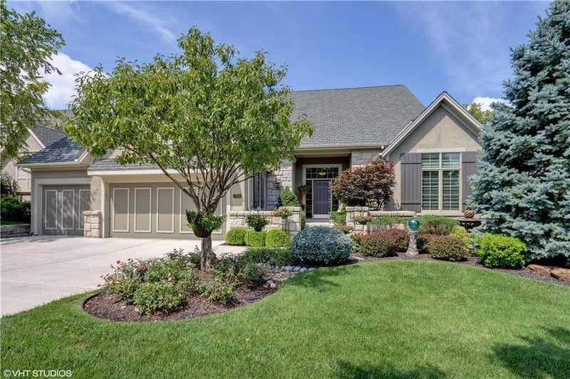 750 Suffolk Ln, Loch Lloyd, MO 64012