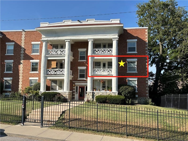 406 E 43rd St #2E, Kansas City, MO 64110