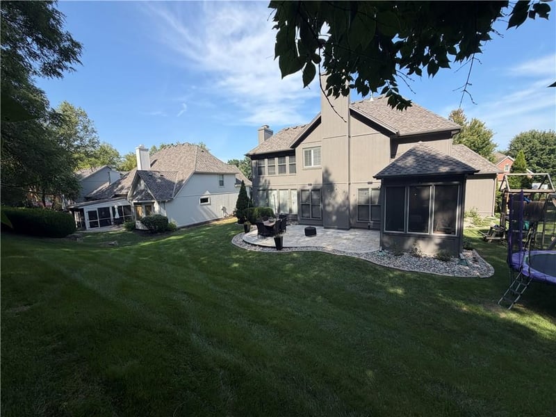 5812 Manor Dr, Parkville, MO 64152