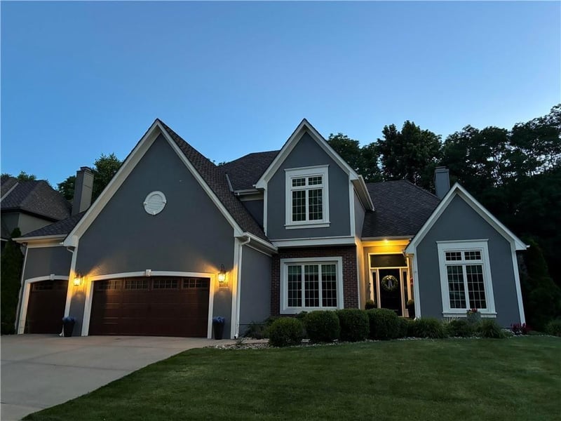 5812 Manor Dr, Parkville, MO 64152