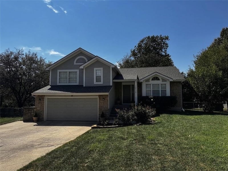 12310 S Shannan Ct, Olathe, KS 66062