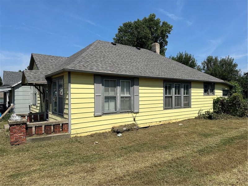 1425 N 11th St, St Joseph, MO 64501