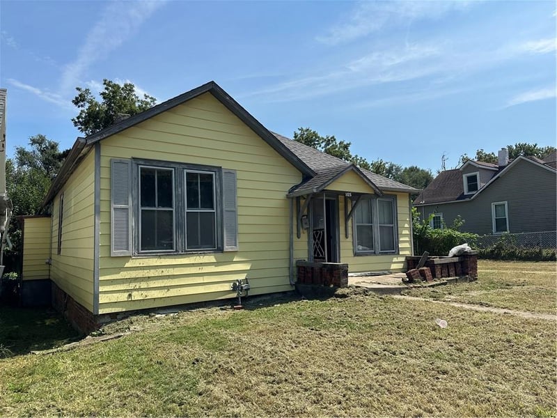 1425 N 11th St, St Joseph, MO 64501