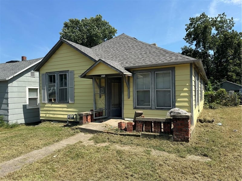 1425 N 11th St, St Joseph, MO 64501