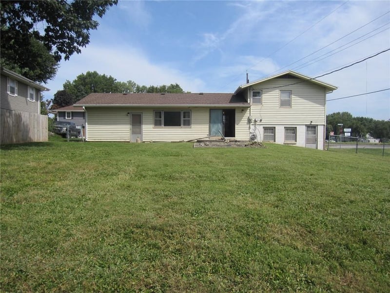3306 Jennifer Ln, Country Club, MO 64505