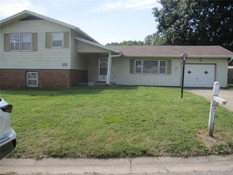 3306 Jennifer Ln, Country Club, MO 64505