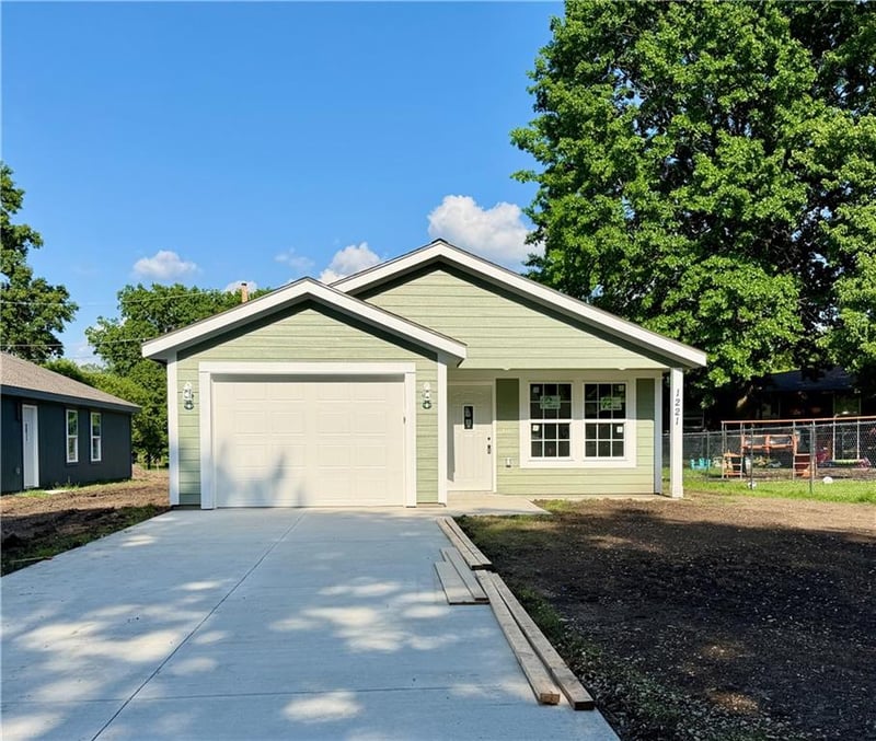 1221 S Maple St, Ottawa, KS 66067
