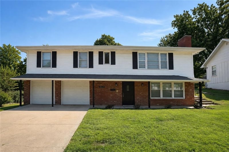3017 S Hall Rd, Independence, MO 64052