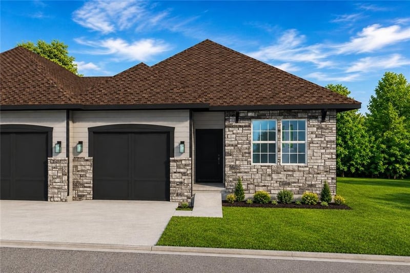 201 Timber Ridge Dr, Raymore, MO 64083