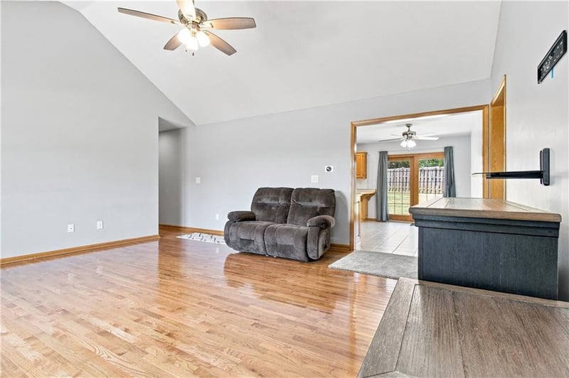 1595 Roanoke Ct, Warrensburg, MO 64093