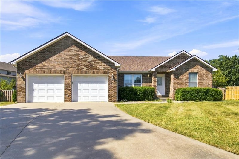 1595 Roanoke Ct, Warrensburg, MO 64093