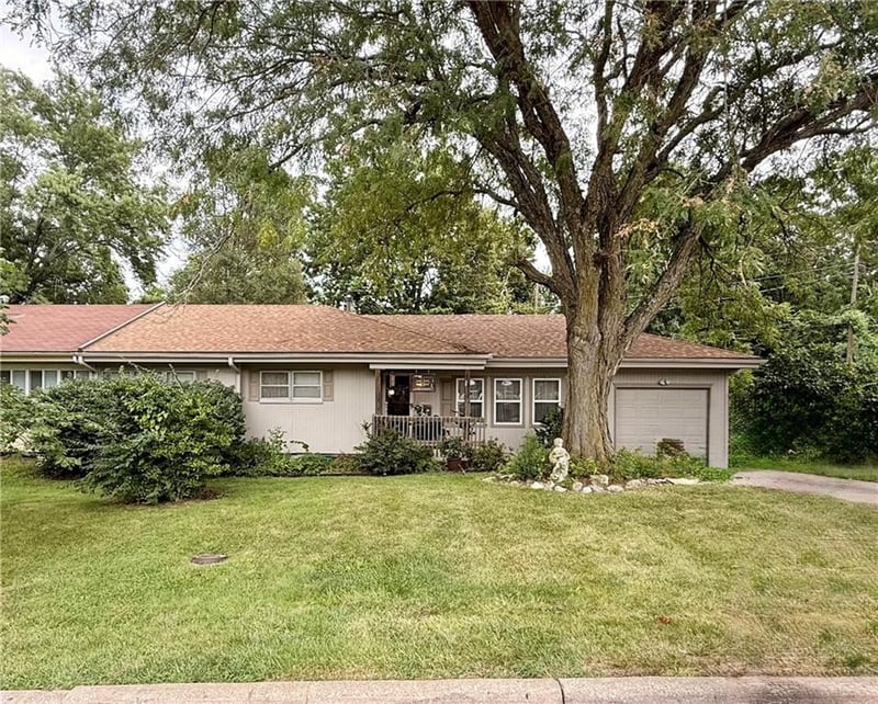 621 Cimarron Trl, Belton, MO 64012