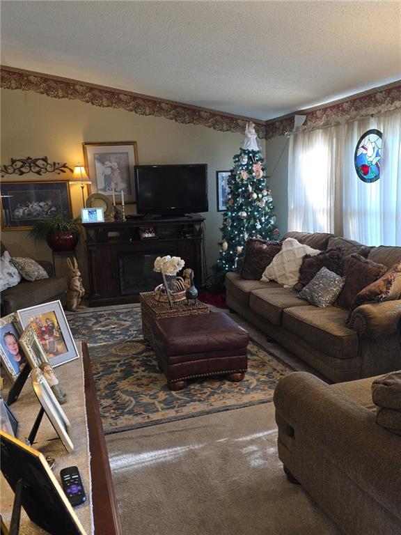 621 Cimarron Trl, Belton, MO 64012