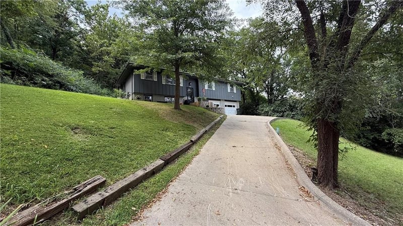 1602 Westwood Dr, Leavenworth, KS 66048