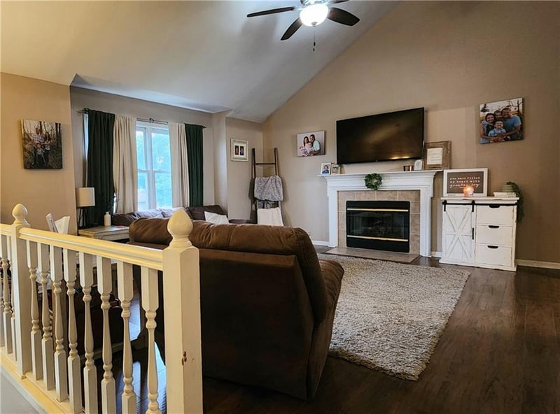 2801 Quail Dr, St Joseph, MO 64506