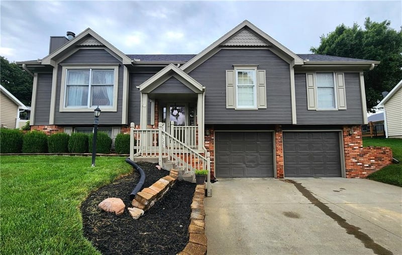 2801 Quail Dr, St Joseph, MO 64506