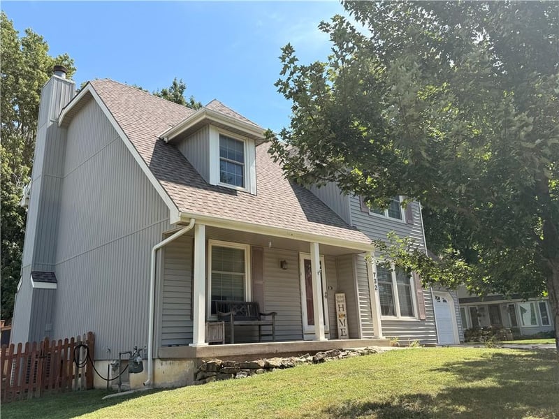 732 N Persimmon Dr, Olathe, KS 66061