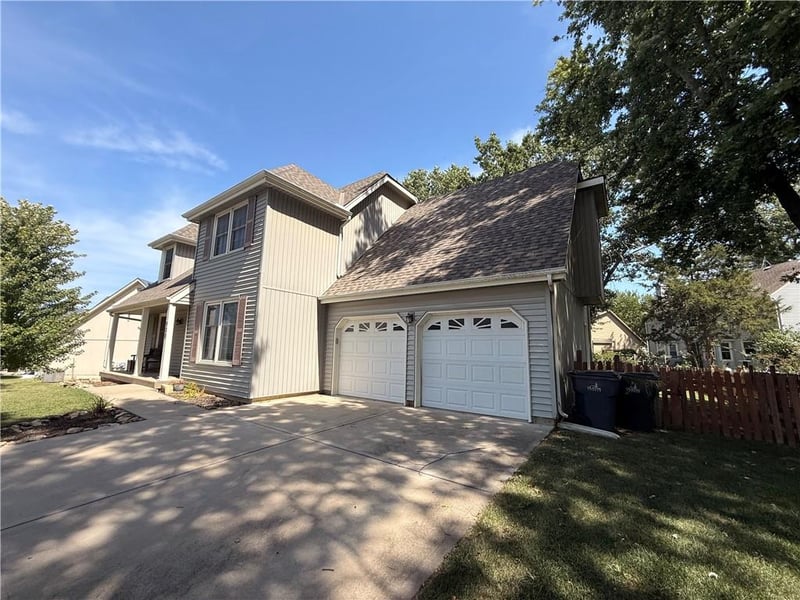 732 N Persimmon Dr, Olathe, KS 66061