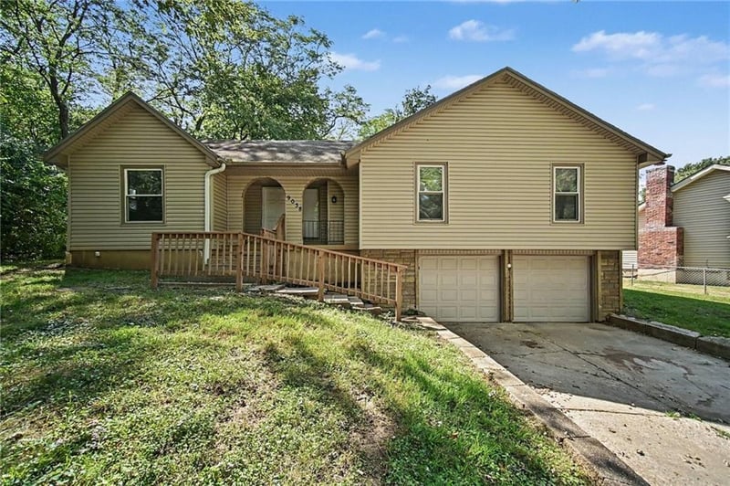 9038 Manning Ave, Kansas City, MO 64138