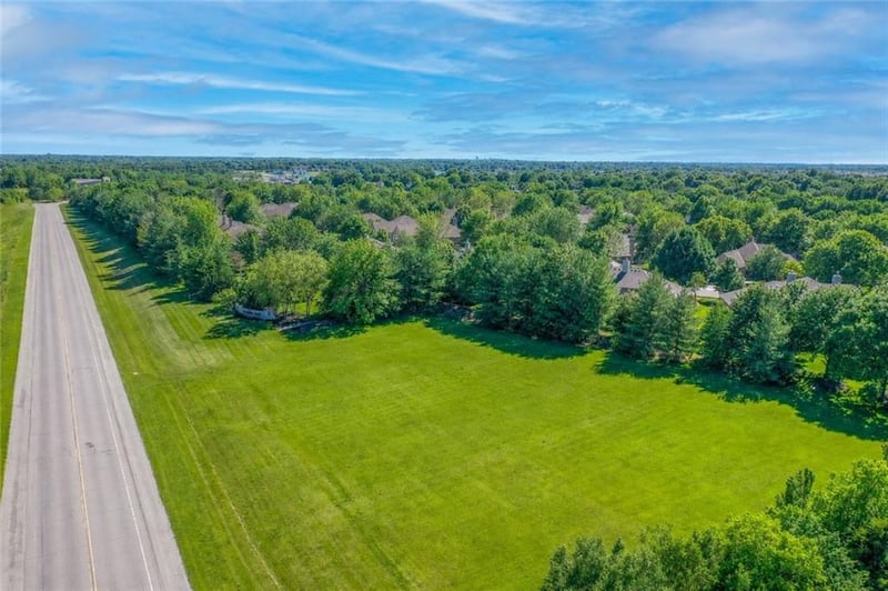 SW Raintree Dr, Lee's Summit, MO 64082