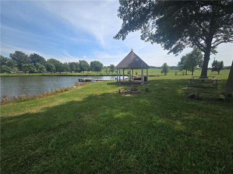 529 SE Dd Hw, Warrensburg, MO 64093