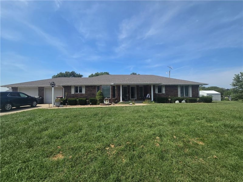 529 SE Dd Hw, Warrensburg, MO 64093