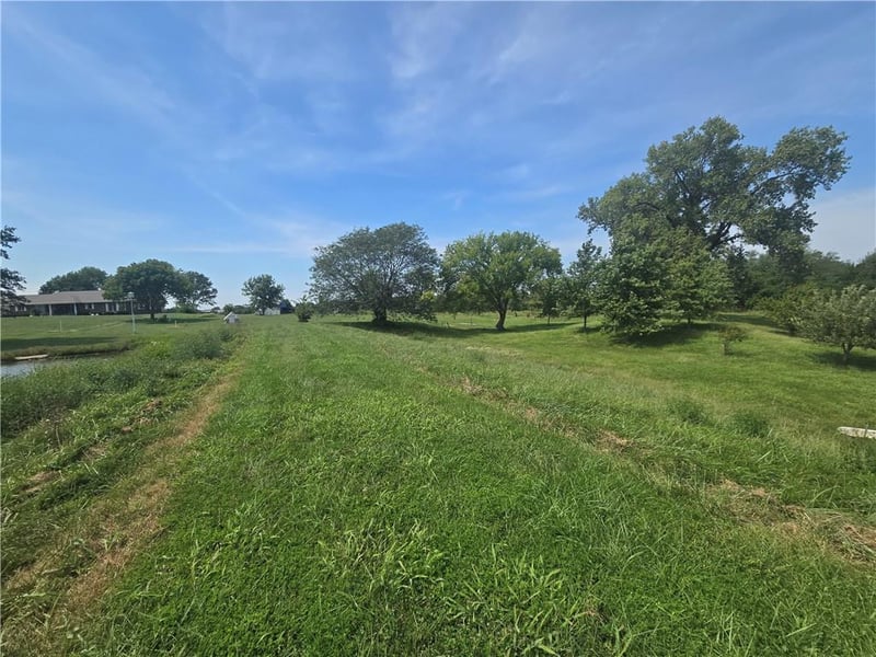 529 SE Dd Hw, Warrensburg, MO 64093
