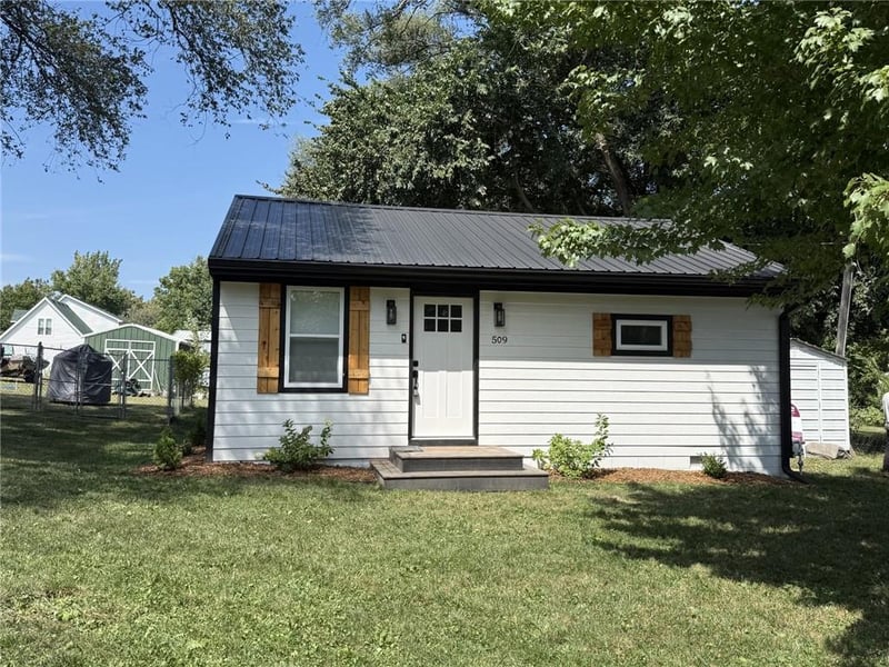 509 E 3rd St, Lawson, MO 64062