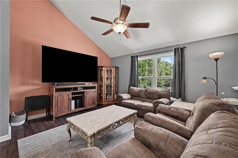2402 Shirley Dr, St Joseph, MO 64503