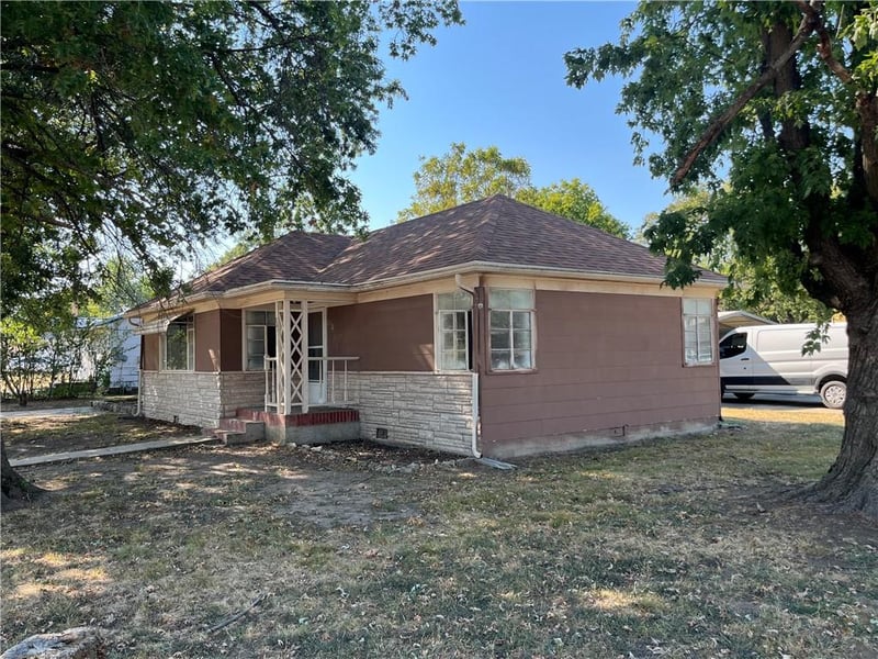 201 6th St, Oswego, KS 67356