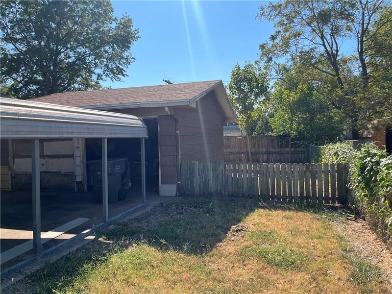201 6th St, Oswego, KS 67356