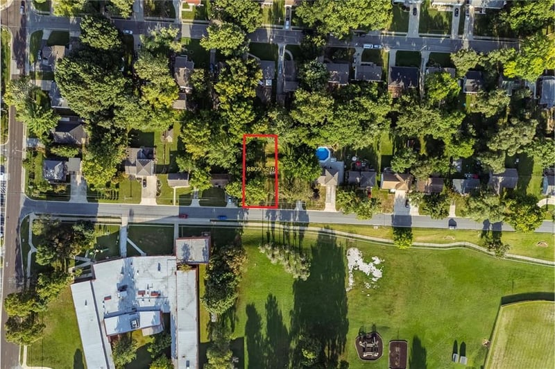 8329 Glenwood St, Overland Park, KS 66212