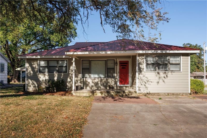 1227 N 4th St, Neodesha, KS 66757