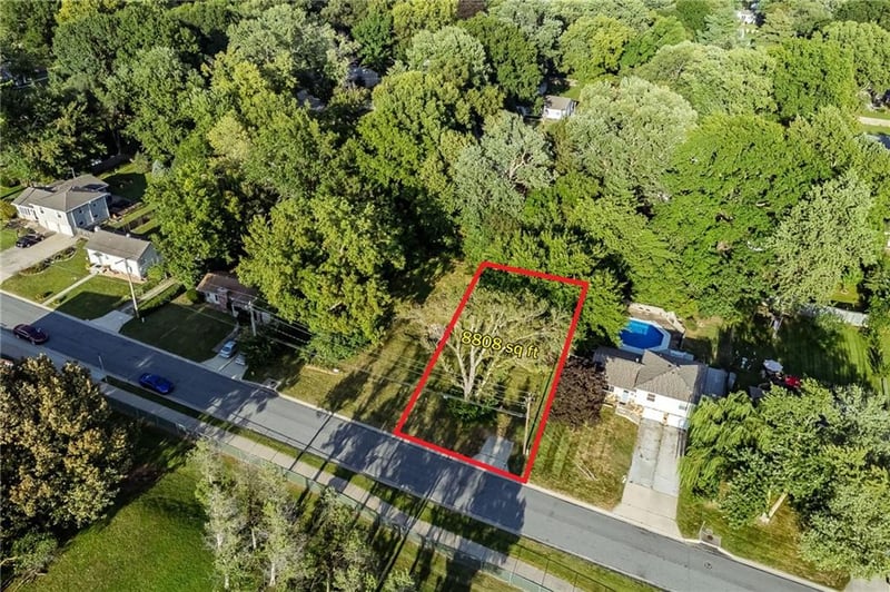 8333 Glenwood St, Overland Park, KS 66212