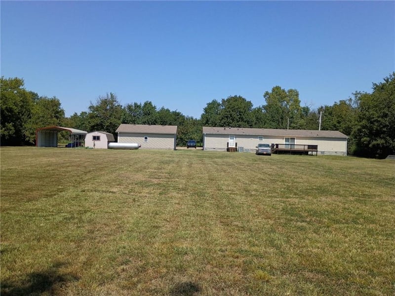 479 E 612th St, Girard, KS 66743