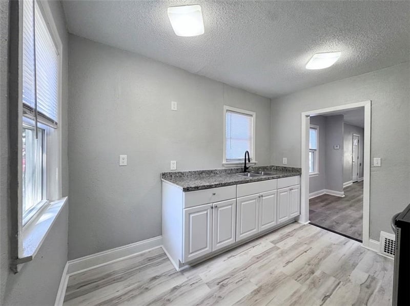 3847 E 60th Ter, Kansas City, MO 64130