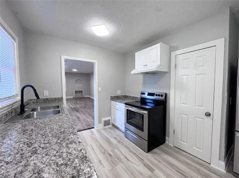 3847 E 60th Ter, Kansas City, MO 64130