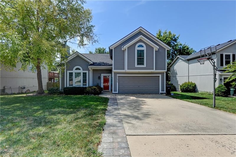 17575 W 111th Ct, Olathe, KS 66061
