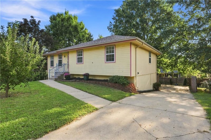 3204 SE 5th Ct, Blue Springs, MO 64014
