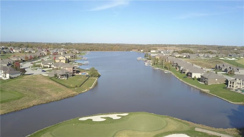511 Hampstead Dr, Raymore, MO 64083